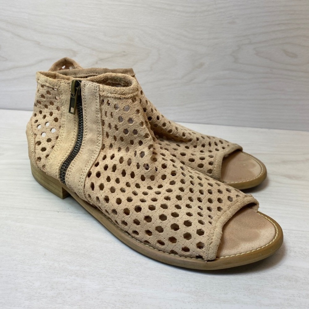 Musse & Cloud Womens 7 38 Sandals Booties Perforated Tan Suede Zip Flat Boho